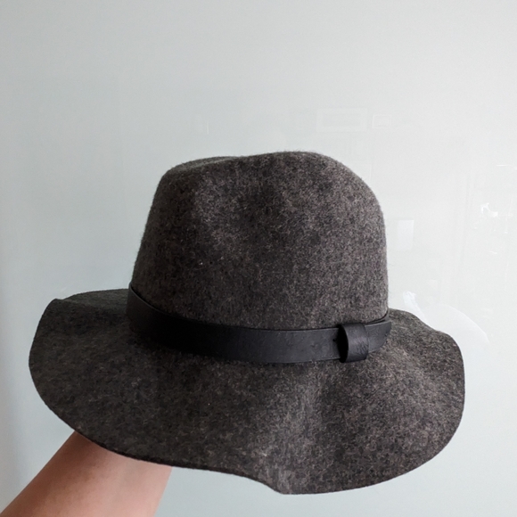 Grey wool hat - Picture 2 of 3